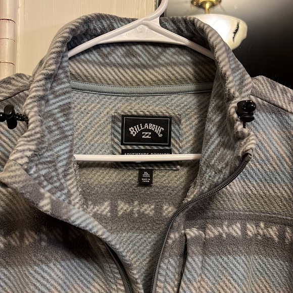 Men’s Billabong Aztec Quarter Zip - Picture 4 of 4